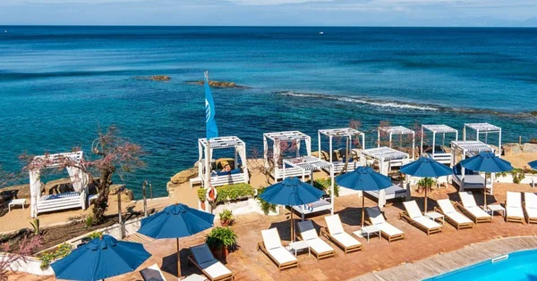 Immagine di copertina per: Cilento d-elite: 5 Terrazze Luxury per l-Aperitivo sul Mare più Esclusivo d-Italia