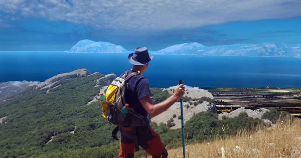 Immagine di copertina per: Viaggio nel Tempo a Due Passi dal Mare: Itinerario Segreto tra Roscigno Vecchia e le Gole del Sammaro