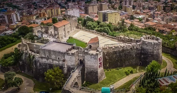 Immagine di copertina per: Castello di Agropoli riapre dopo 2 anni: ingresso gratuito e nuove aree accessibili