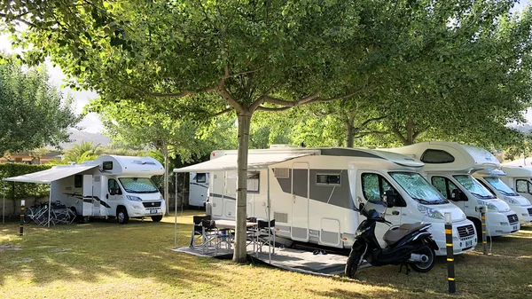 Immagine di copertina per: Cilento in Camper: 3 Oasi di Freschezza tra Fiumi e Boschi (Aree Sosta Verificate)