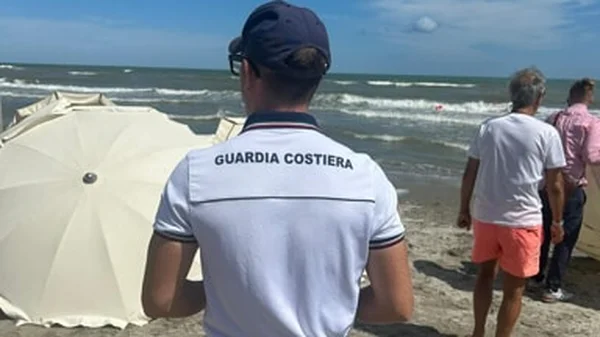 Immagine di copertina per: Tragedia a Rimini: Turista di Agropoli Muore per Malore in Acqua - Tutti i Dettagli