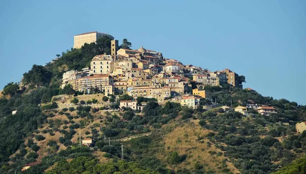 Immagine di copertina per: &quot;Benvenuti al Sud&quot; 15 Anni Dopo: Com e Cambiata Castellabate?