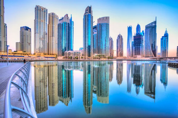 Immagine di copertina per: 2 sorprese del 2025: la città più stressante ti stupirà e la destinazione più rilassante non è dove pensi