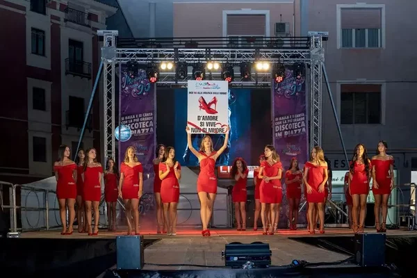 Immagine di copertina per: Miss Sud 2025, a Roccadaspide la finale tra spettacolo, talenti e lotta alla violenza sulle donne