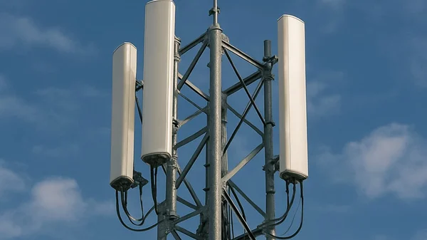 Immagine di copertina per: Antenna 5G a fuoco in collina ad Agropoli: forse un corto circuito